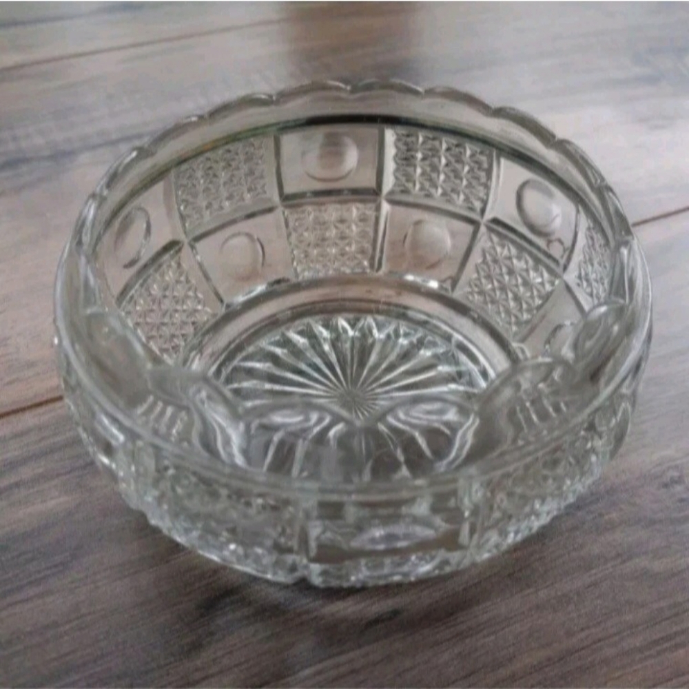4" Americana Coin & Dot Starburst Pattern Cut Glass Candy Dish